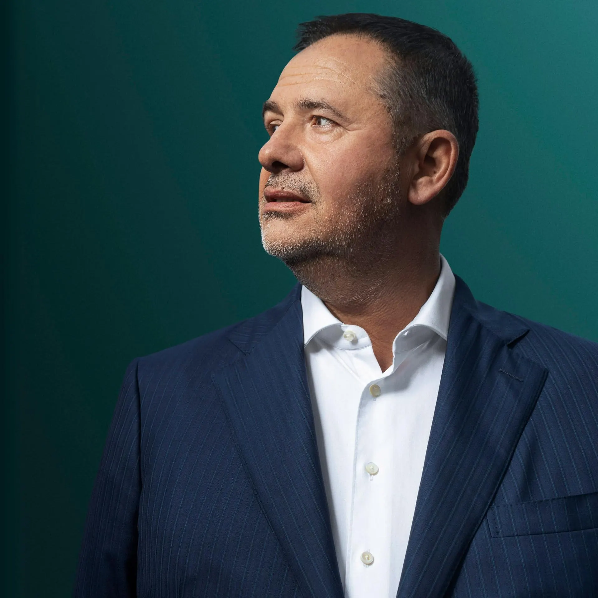 Rrëfimi i miliarderit të parë shqiptar për Forbes