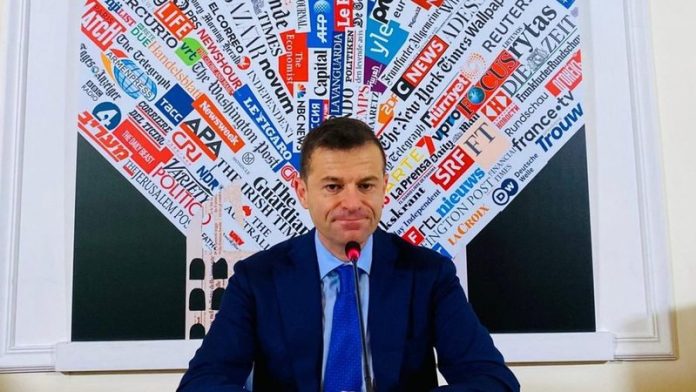 Arrestohet në flagrancë kryebashkiaku italian  u kap teksa po fuste paratë në xhep