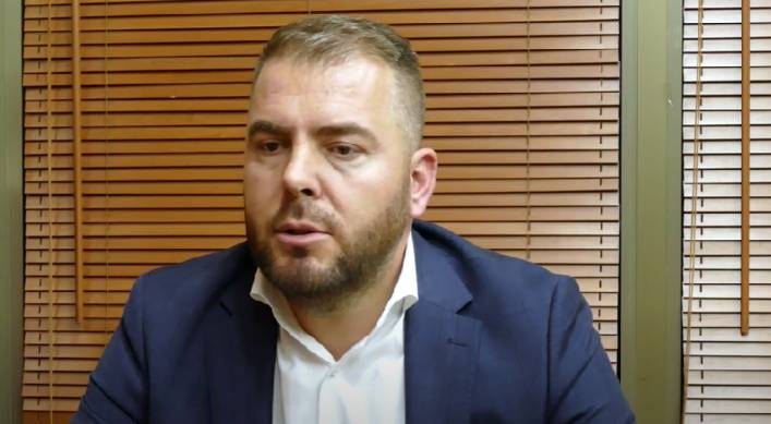 Aziri për largimin e Taravarit  Nuk kemi marrë përgjigje konkrete për dorëheqjen  andaj mbetemi në Qeveri