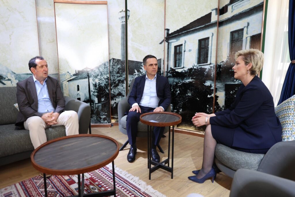 Kasami viziton Preshevën  takon kryetaren Sinani dhe deputetin Kamberi