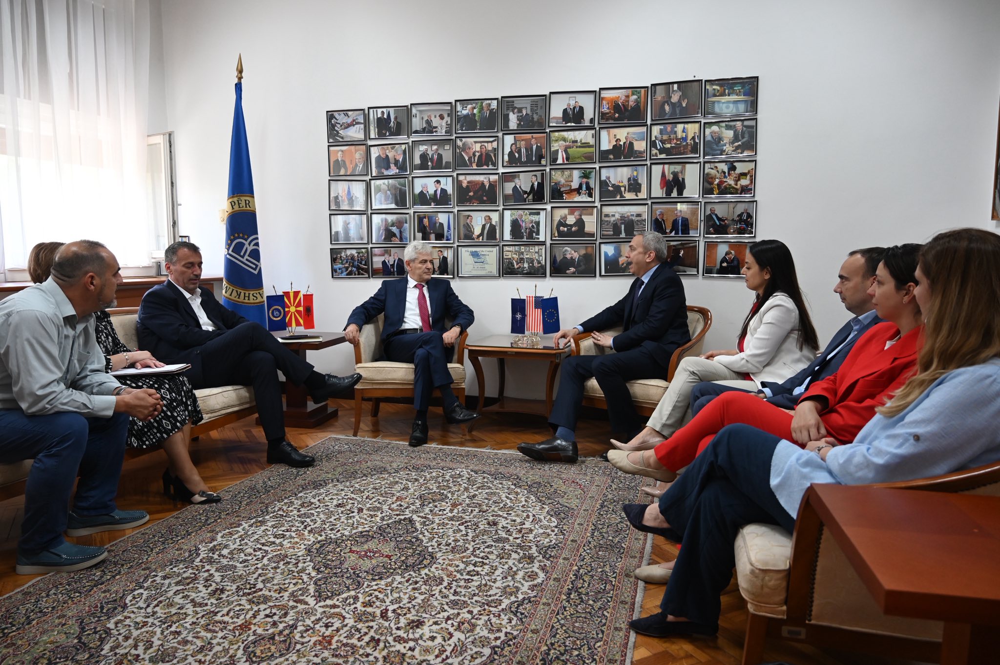 Ahmeti priti në takim një delegacion të IRI  drejtorin e zyrës rajonale Paul Prososki dhe përfaqësuesen në vend  Ilina Mangova