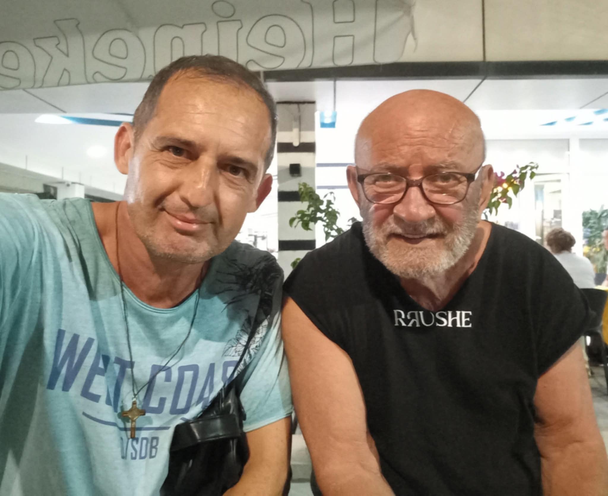 Personazhi i njohur i show bizit reagon kështu teksa takon aktorin Çun Lajçi