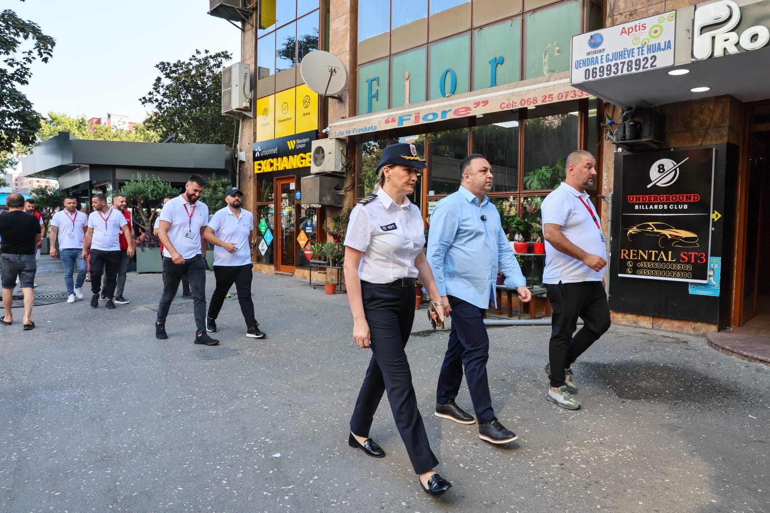 Pas Vlorës  aksion dhe në Tiranë për lirimin e hapësirave publike  Ministri Hoxha dhe strukturat përgjegjëse zbresin në terren