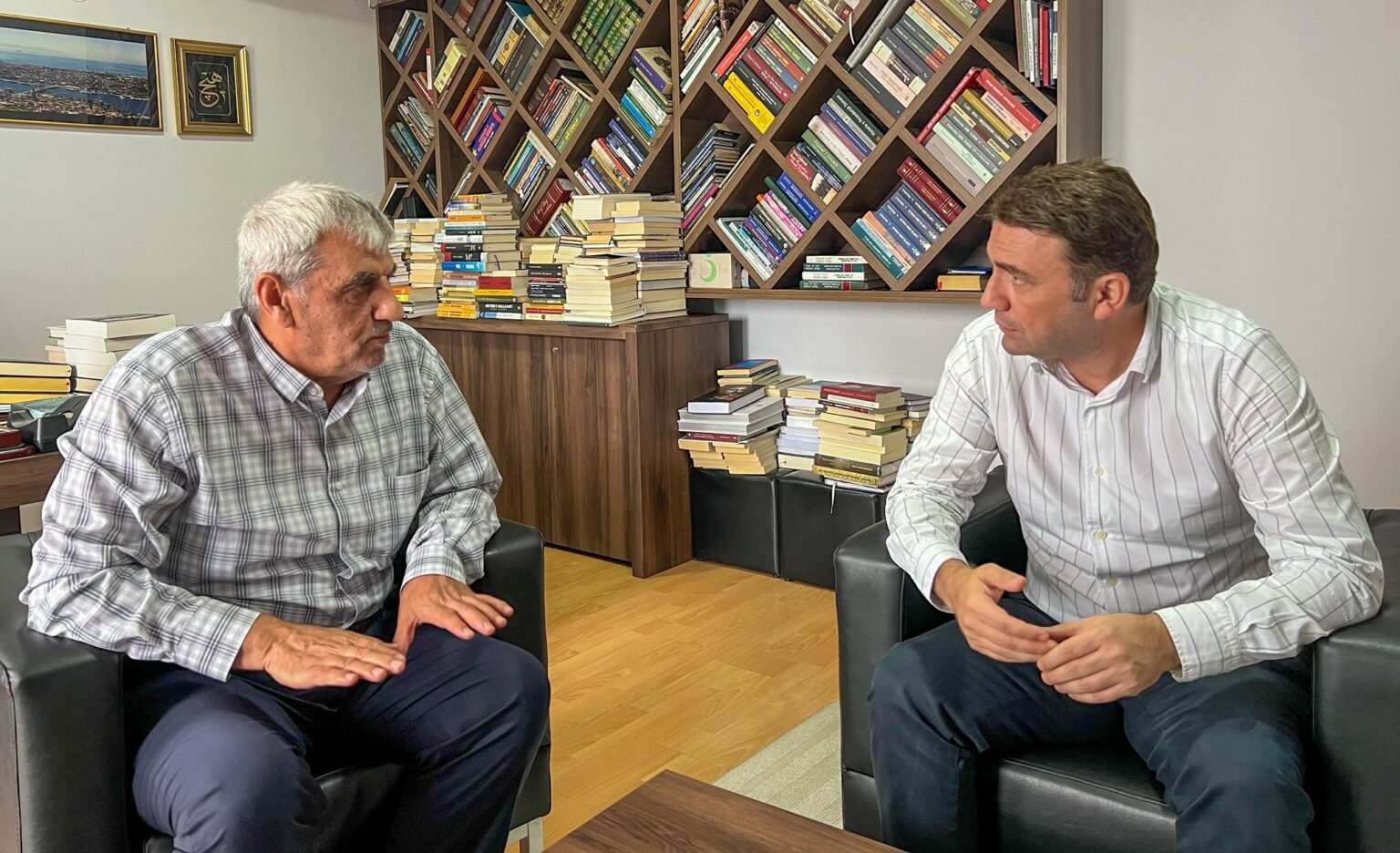 Bujar Osmani takohet me profesor Adnan Ismailin  në fokus kultura e librit dhe mbështetja për arsimin