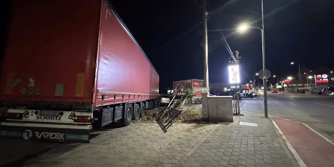 Kamioni goditi 7 vetura të parkuara  Policia jep detaje për aksidentin në Podujevë ku humbi jetën një shtetas i Serbisë