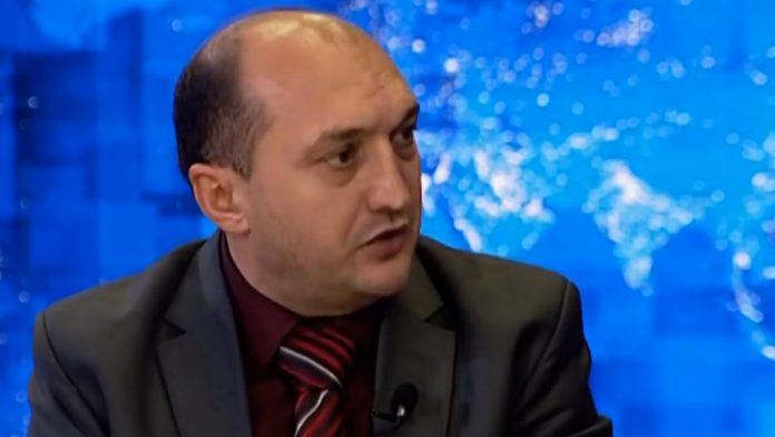 Arben Llalla  Dorëheqja  fjalë e huaj për politikanin shqiptar