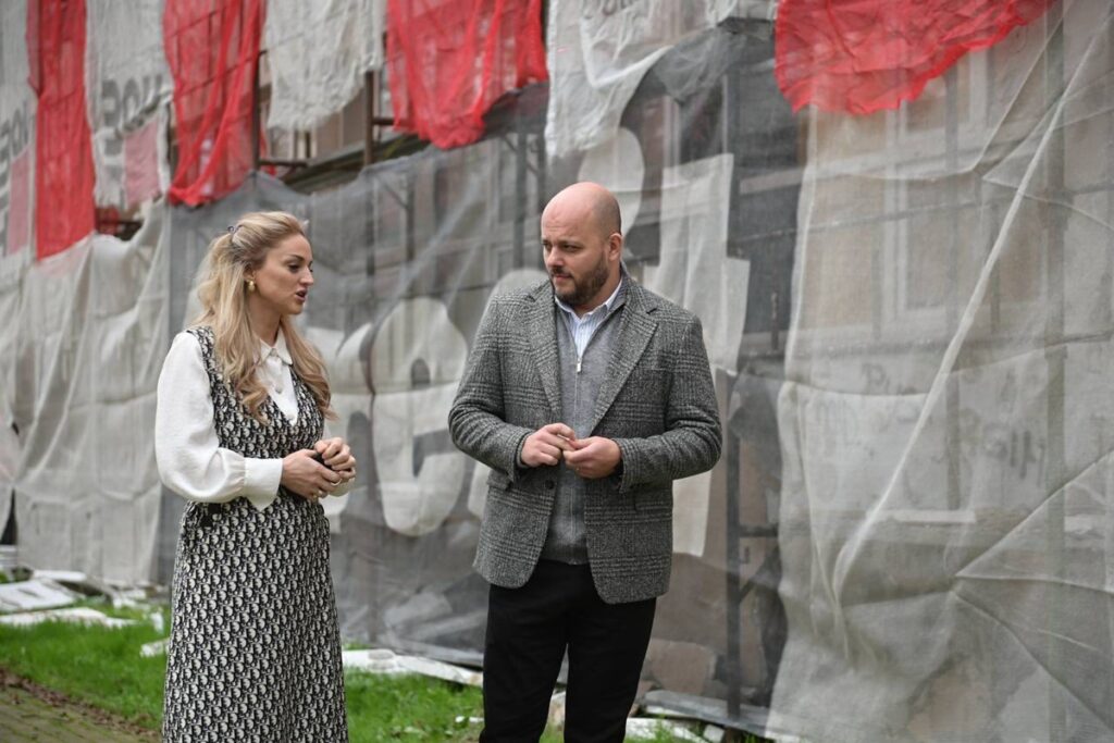 Kostovski  Buteli po ndryshon pamjen e shkollave  fasadë e re dhe efikase për  Petar Zdravkovski   Penko 