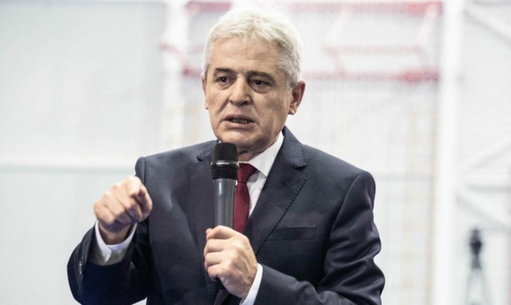 Ali Ahmeti uron Ditën e Alfabetit Shqiptar  Gjuha bashkon popullin  përgjegjësia jonë është ta ruajmë dhe ta begatojmë