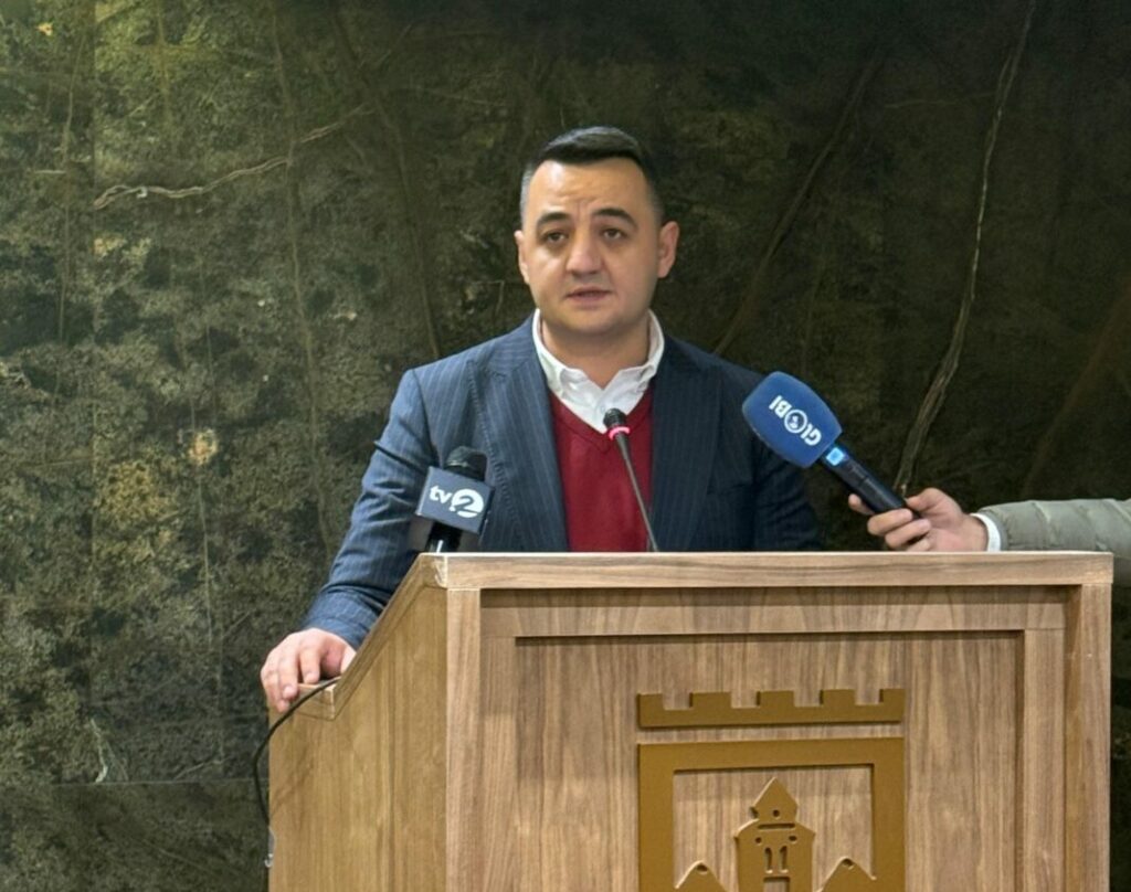 Valdet Xhaferi zgjidhet kryetar i Këshillit të komunës së Gostivarit