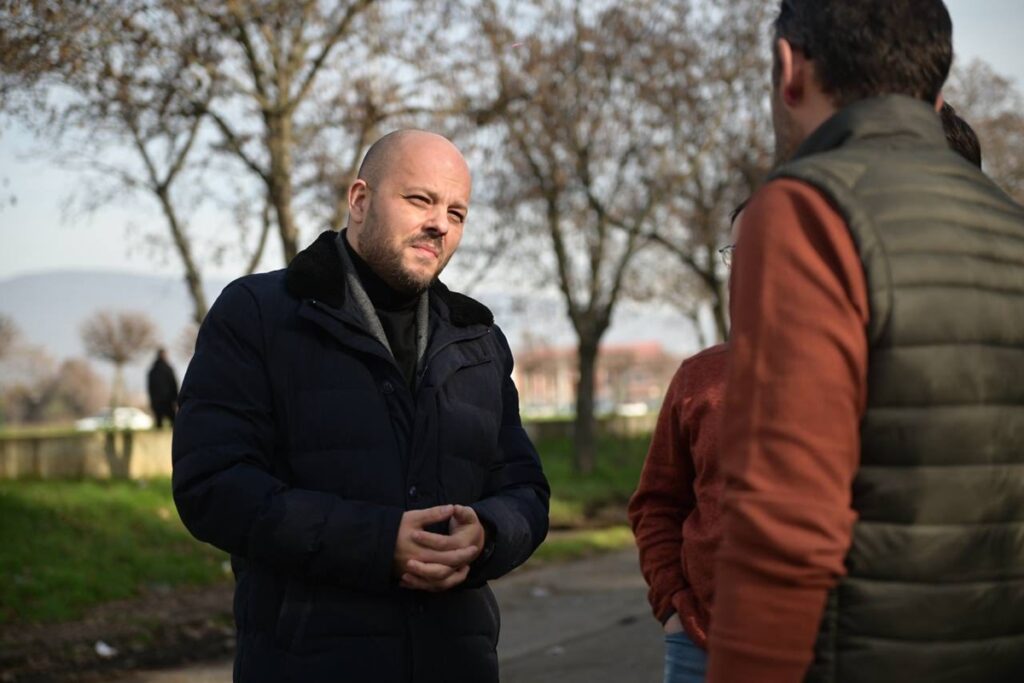 Kostovski mban premtimin  1 milion euro investim për rrugët dhe parkingjet në lagjen Shkup Veri