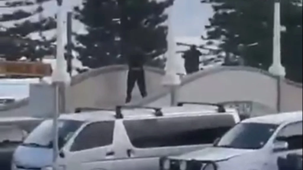 Masakra me 10 viktima në Australi  dalin pamjet e momentit kur dy persona hapin zjarr