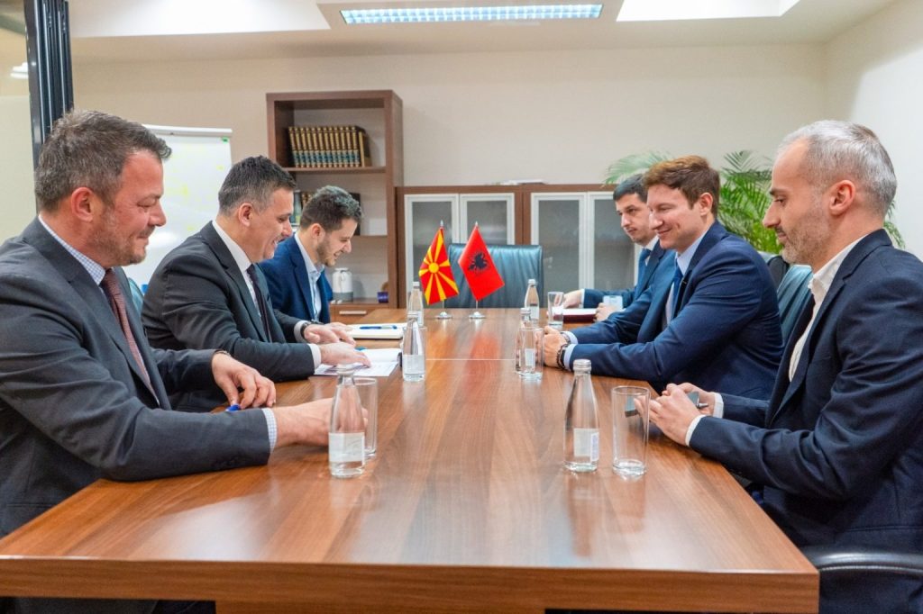 Ministri Hoxha takoi ambasadorin shqiptar Meidani  Angazhim për koordinim rajonal të Agjendës së Gjelbër në kuadër të integrimeve evropiane