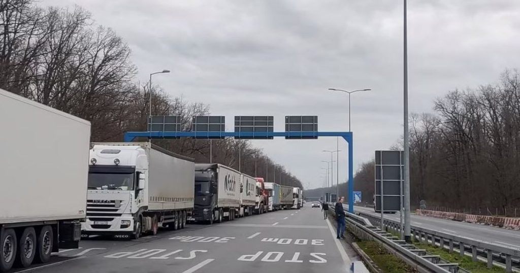 LAMM  Vazhdon bllokimi i qarkullimit të transportuesve të mallrave në pikat kufitare të RMV së