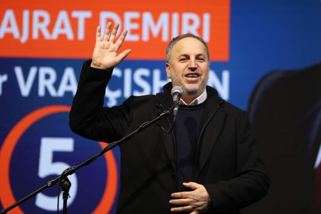 Adnan Azizi nga Vrapçishti  Më 11 janar i japim fund zaptimit të komunës  fitorja e Zulhajrat Demirit është e sigurt