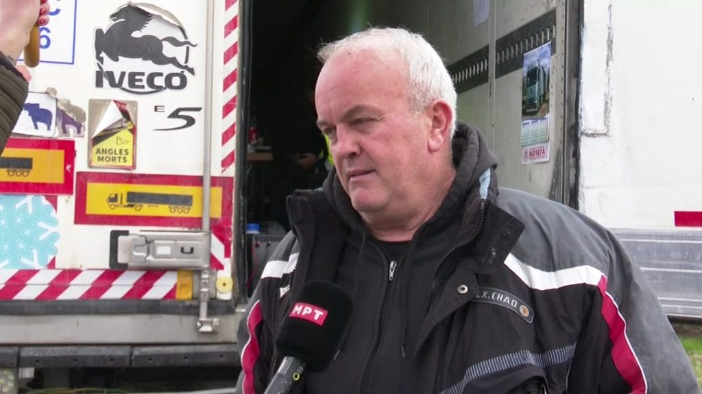 Transportuesit në protestë  vazhdojnë bllokadat në pikat kufitare