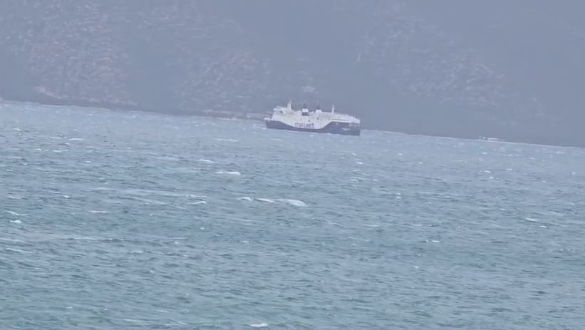 Mot i përkeqësuar në Vlorë  era e fortë dhe dallgët e mëdha paralizojnë lundrimin