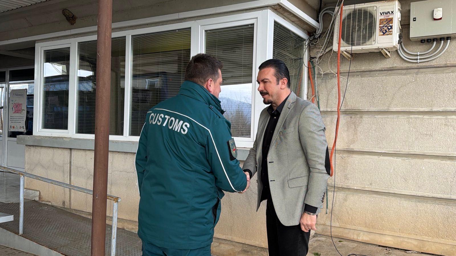Zëvendësdrejtori i Doganave, Mustafa Dauti viziton pikën kufitare Bllatë: Qarkullim i trefishuar…