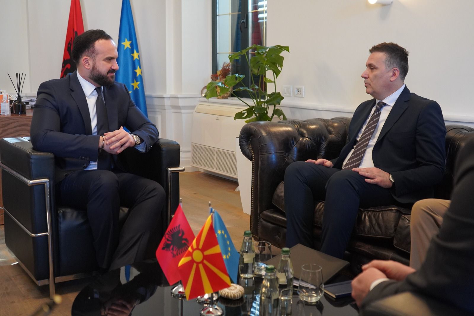 Hoxha –Jaupaj: Forcimi i mbrojtjes së koordinuar të zonave ndërkufitare