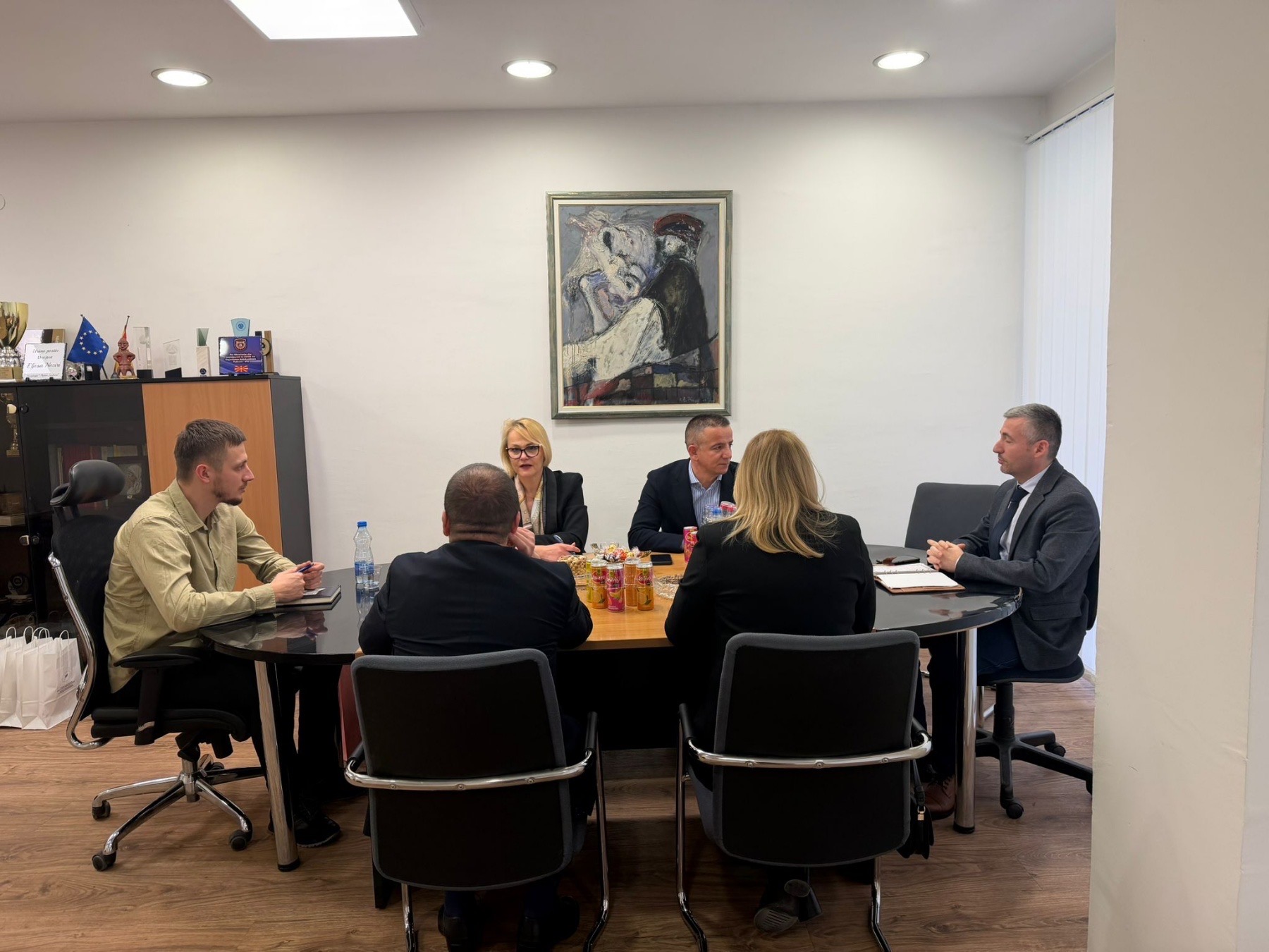 Drejtori i ESHPI Eljesa Neziri priti në takim zv.drejtorin e API Avdi Krasniqi dhe delegacionin shqiptar të kryesuar nga Sonila Meke