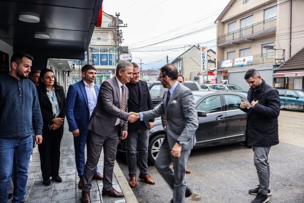 Kreu i Bogovinës Feti Abazi priti në takim ambasadorin italian, Palminterin