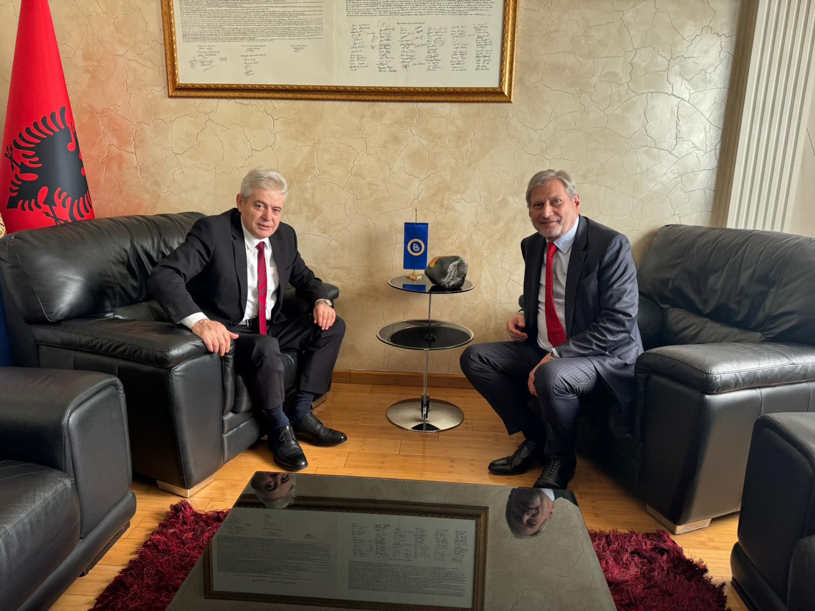 Ali Ahmeti takon Johannes Hahn: Integrimi në BE, prioritet strategjik i pakontestueshëm