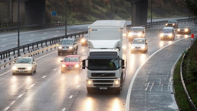 Qarkullimi në rrugë zhvillohet kryesisht në kushte të lagështa