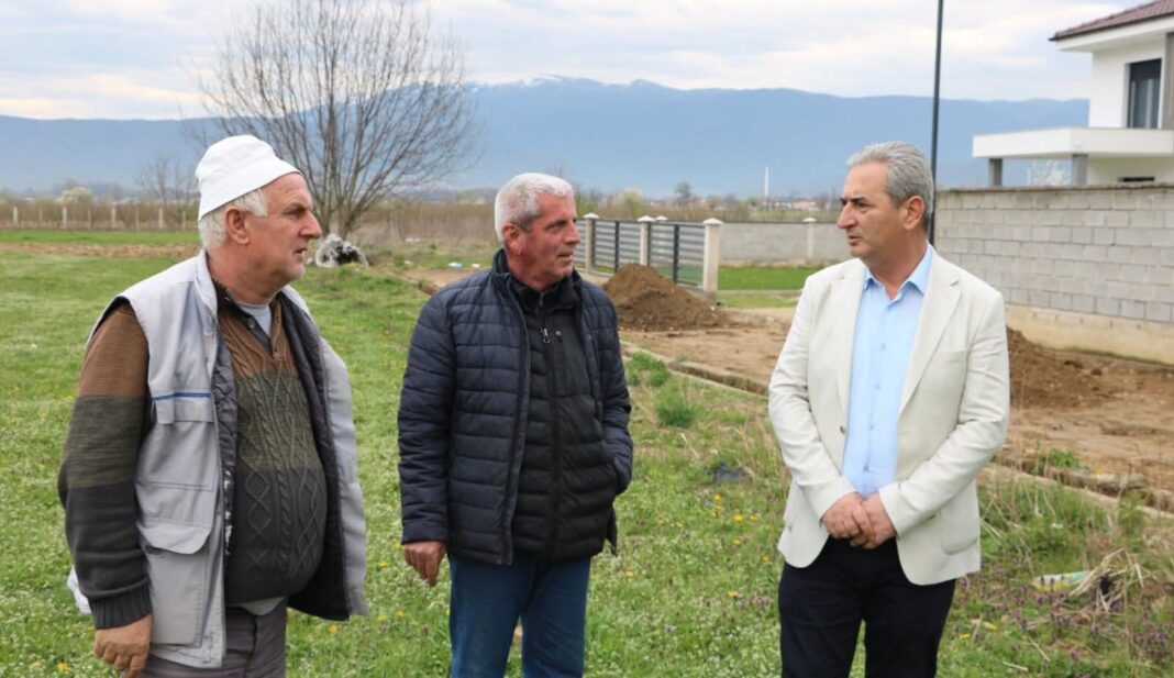 Feti Abazi: Pasi riparuam gypin e ujësjellësit, mbikëqyrëm ndërtimin e rrugës lokale në Kamjan
