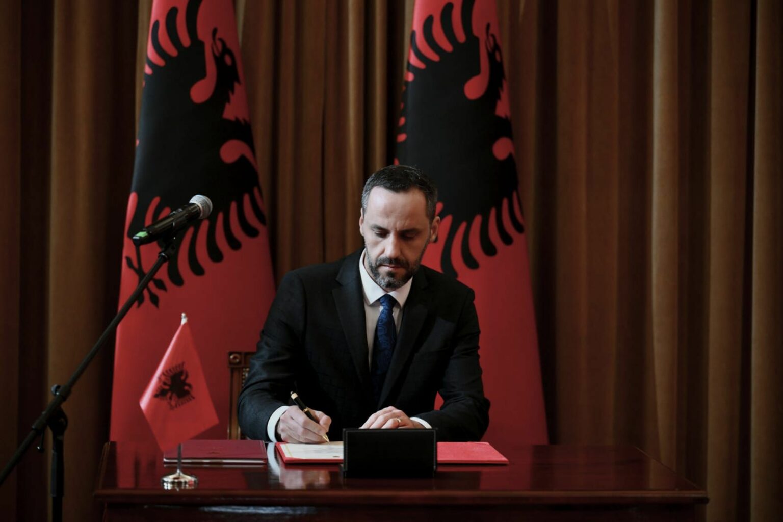 Besfort Lamallari betohet si ministër i Brendshëm: Përgjegjësi e madhe, do të shërbej me integritet dhe profesionalizëm