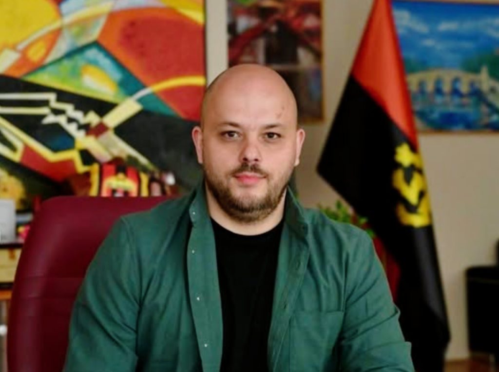 Kostovski nënshkruan vendimet e para për ndihmën për të porsalindurit në komunën e Butelit