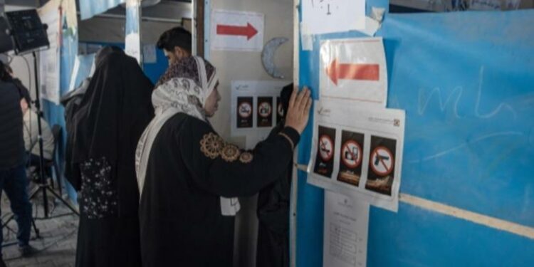 Zgjedhje në Bregun Perëndimor dhe në Gaza  mbi 1 5 milionë njerëz votojnë