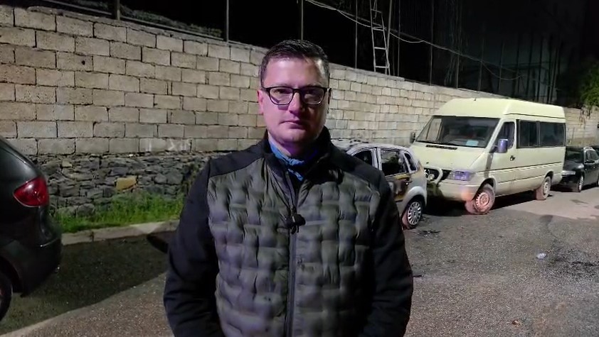 Përfshihet nga flakët automjeti i gazetarit në Bulqizë  E qëllimshme  duan të më frikësojnë