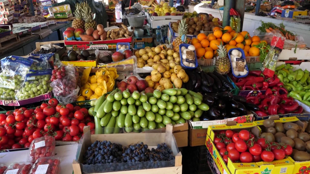 Çmime të kripura në Elbasan/ Qytetarët prisnin të uleshin pas festave të fundvitit, por u shtrenjtuan më shumë