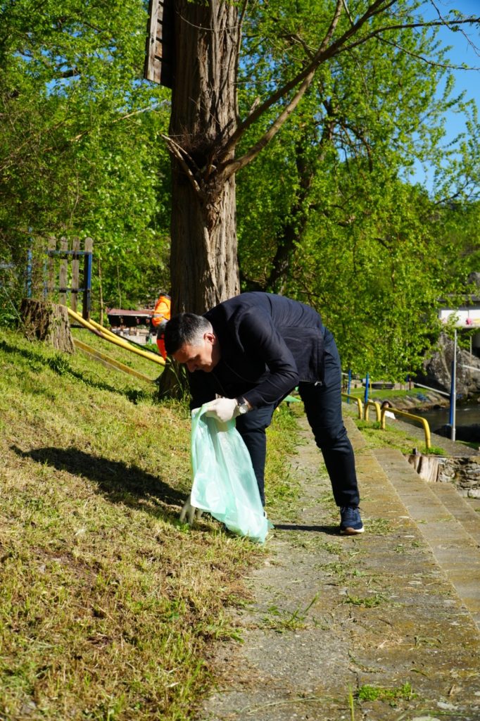 Hoxha në aksion ekologjik në Matkë  Natyra e pastër duhet të bëhet standardi ynë  e jo përjashtim