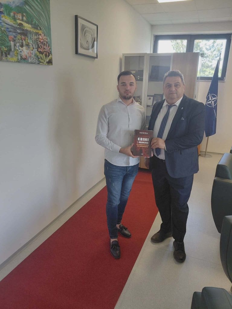 Rektori i UNT së priti në takim kriminologun e ri Rijad Bejtullai  vlerësohet kontributi në shkencën e kriminalistikës