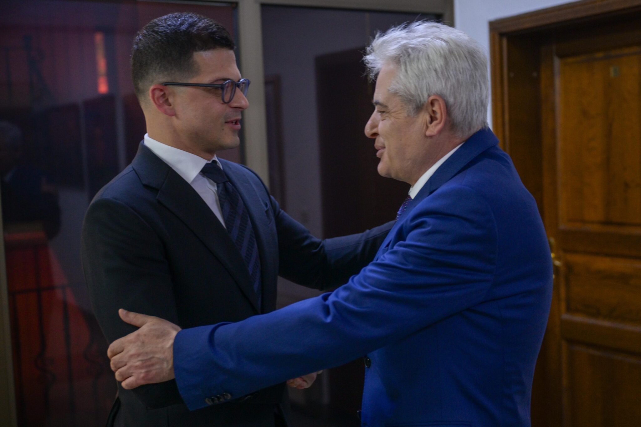 Ali Ahmeti takon ish ministrin e Mbrojtjes të Shqipërisë