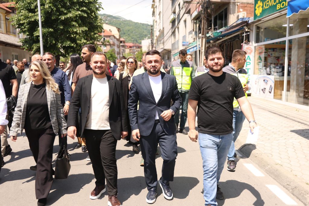 Promovohet rruga  Mehmet Pashë Derralla   Qamili  Na qoftë përhajr 