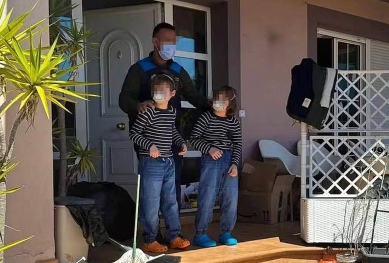 Shtëpia ferr për 3 fëmijë  prindërit i izolojnë për 4 vjet  Nga këmbët e shpuara te problemet me zorrët  detaje tronditëse