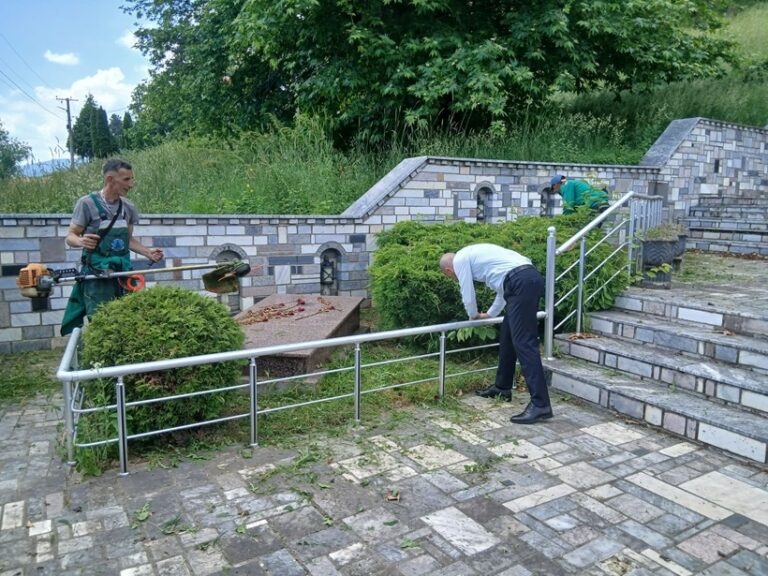 NPK Tetova nis aksionin për pastrimin e varrezave të dëshmorëve dhe oborreve të xhamive