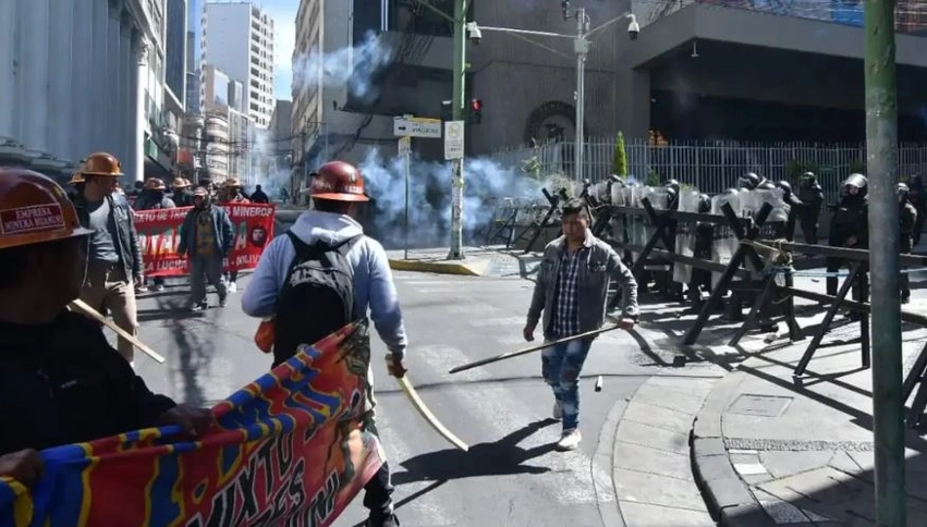 Trazira në Bolivi  bankat mbyllin degët në kryeqytetin La Paz mes demonstratave antiqeveritare