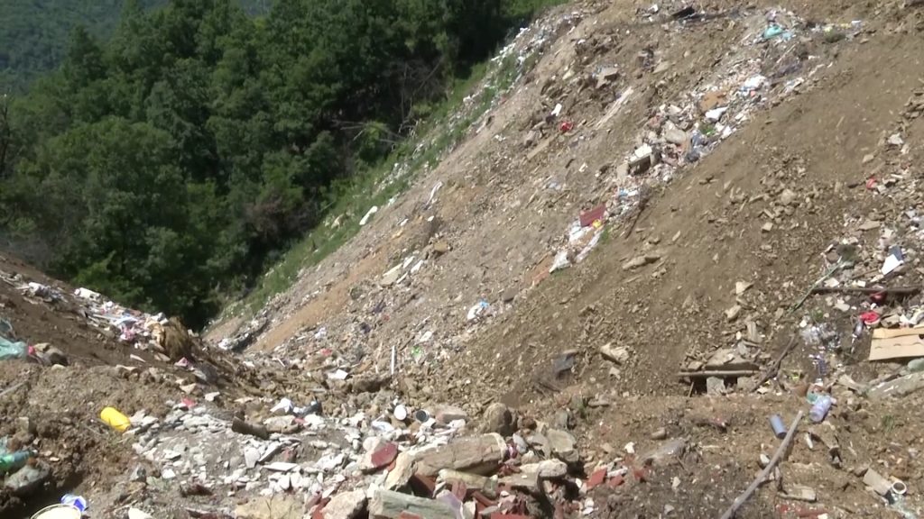 Deponia në Gllogjë mbetet problem i pazgjidhur  Memishi  Kërkon zgjidhje afatgjate  Hoxha  Jemi të fokusuar në ndërtimin e tranzit qendrave  përfshirë edhe Tetovën