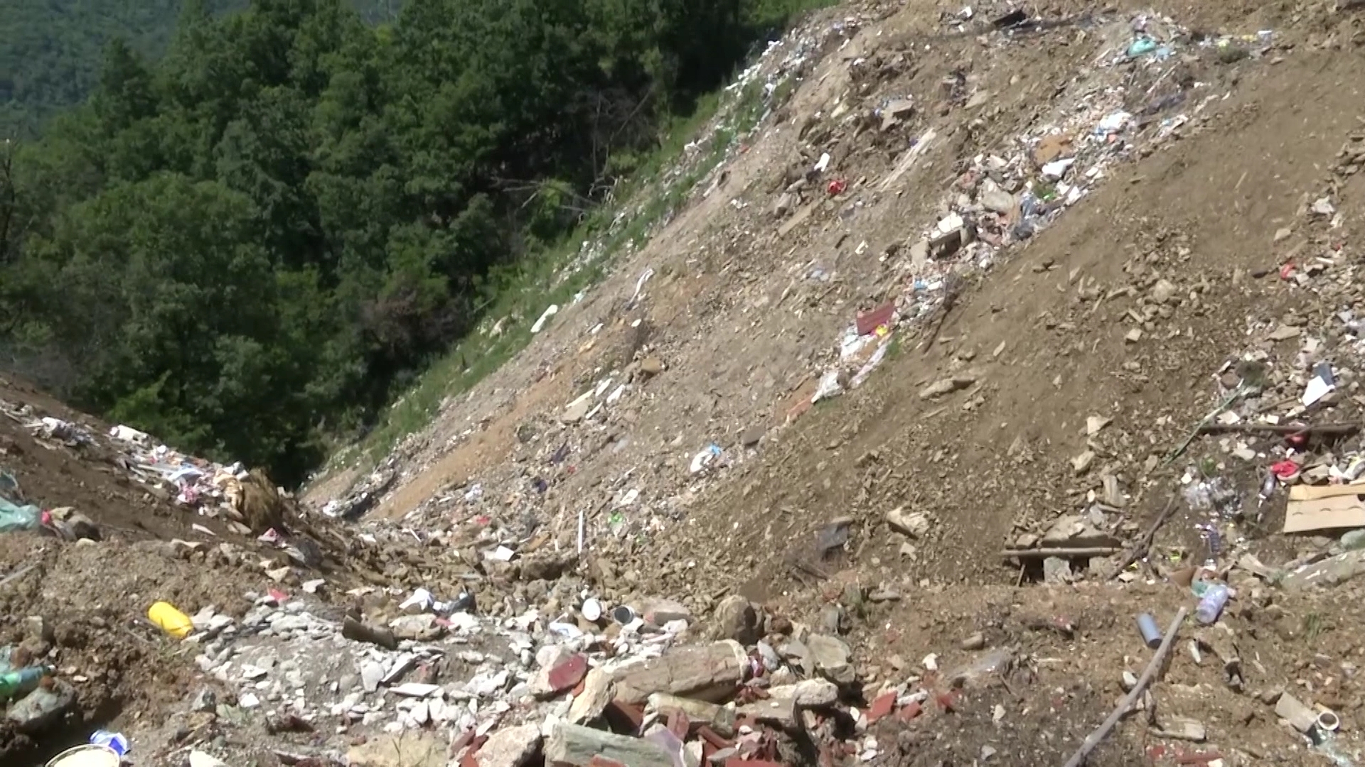 Deponia në Gllogjë mbetet problem i pazgjidhur, Memishi: Kërkon zgjidhje afatgjate, Hoxha: Jemi të fokusuar në ndërtimin e tranzit-qendrave, përfshirë edhe Tetovën
