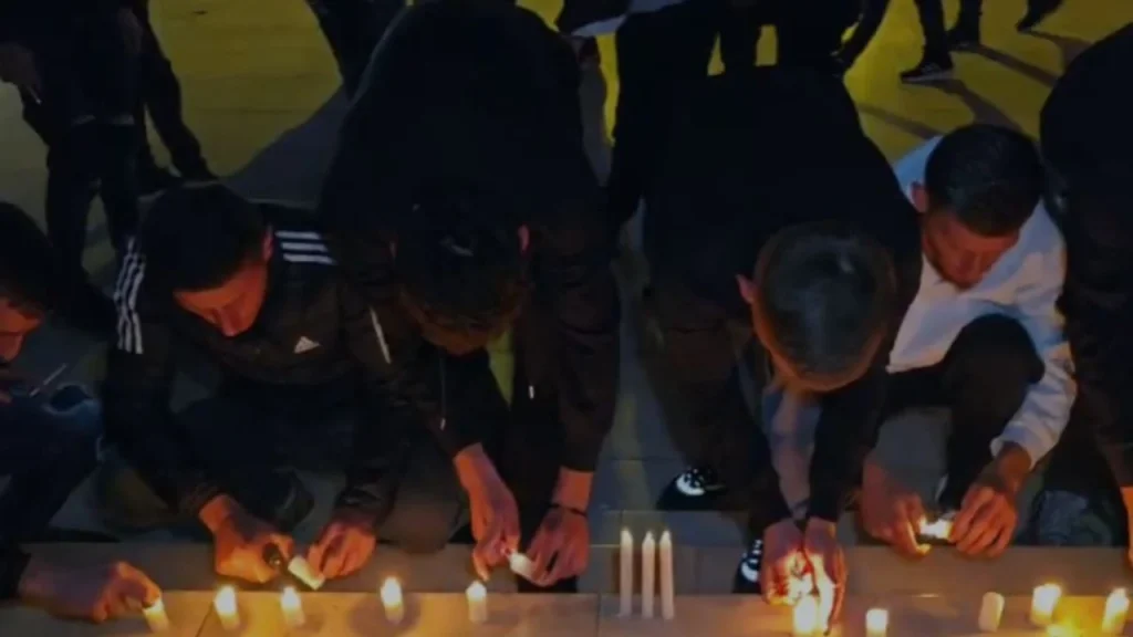 Aksidenti tragjik u mori jetën dy vogëlushëve në Durrës  të afërmit dhe banorët e zonës protestojnë në heshtje para Bashkisë  Merrni masa