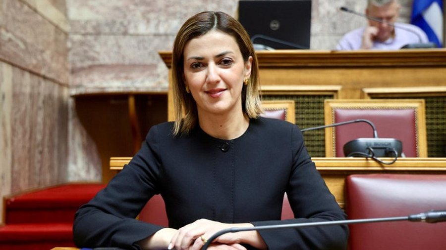 Incident në parlamentin grek  zv ministrja e Shëndetësisë ndihet keq  dërgohet me urgjencë në spital