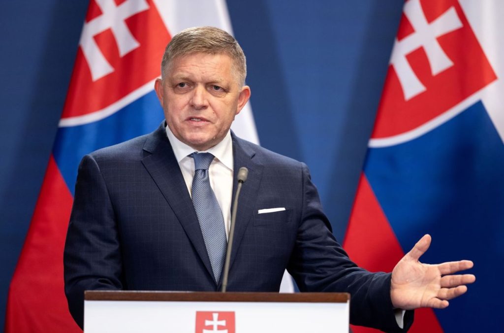 Kryeministri sllovak  Robert Fico do të marrë pjesë në paradën e Ditës së Fitores në Moskë