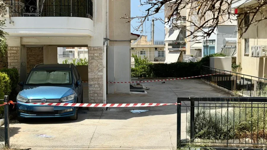 Dy 17 vjeçare hidhen nga pallati  njëra VDES në vend  tjetra në luftë me jetën