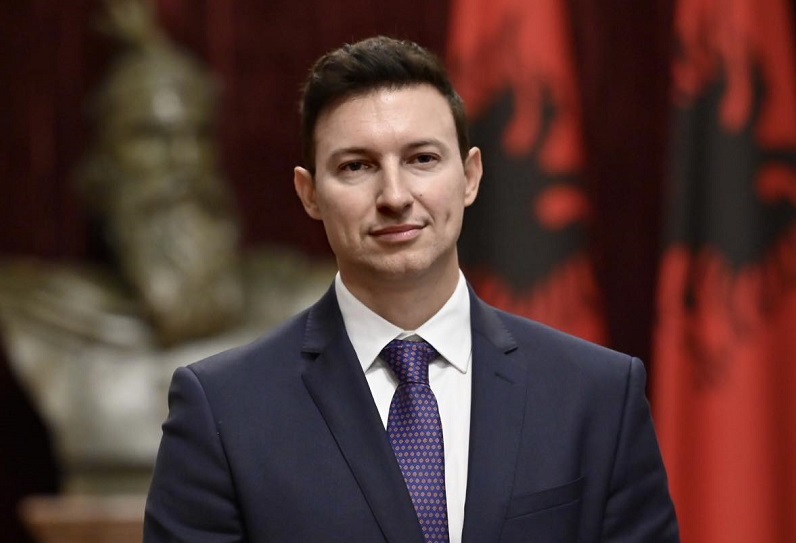 Plas debati për largimin e ambasadorit shqiptar Denion Meidani  MPJ  Lëvizjet diplomatike  përfshirë ato në nivelin e Titullarit të Përfaqësisë  realizohen gjithmonë në përputhje me legjislacionin në fuqi