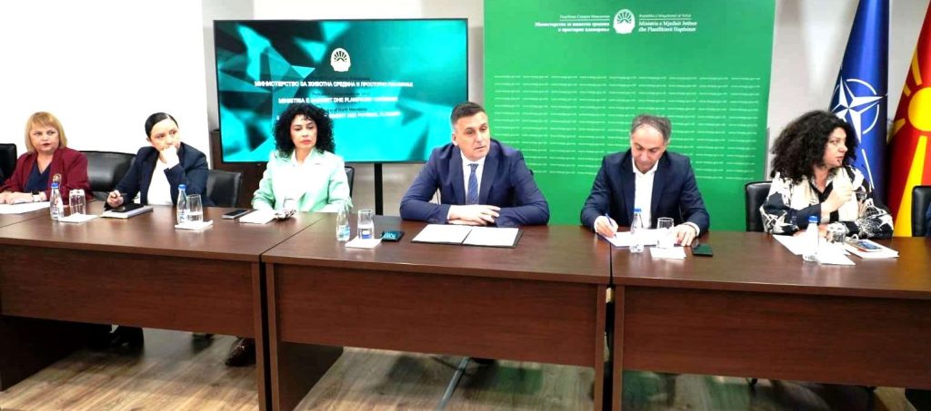 Brifing i rregullt mediatik në Ministrinë e Mjedisit  Në fokus ligjet e reja  regjistri digjital dhe zgjidhja e pikave të nxehta ekologjike
