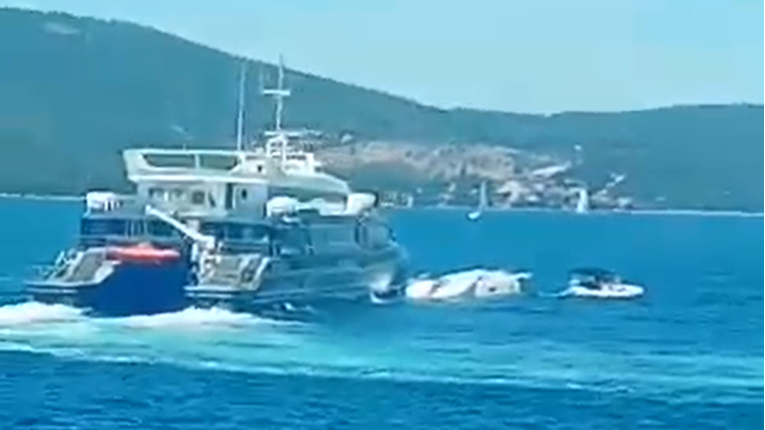 Përplasje mes katamarani dhe jahtit pranë Sholtës  tre të vdekur  një person ende i zhdukur