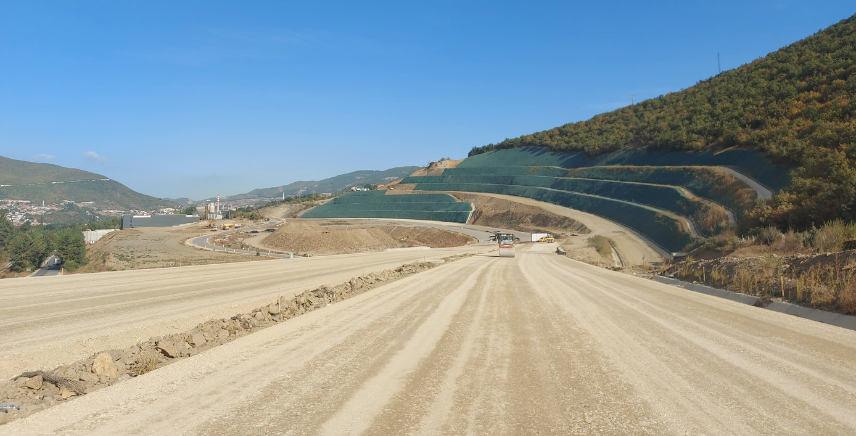 VLEN  Autostrada nuk kalon te tokat e tyre  prandaj po bërtasin 