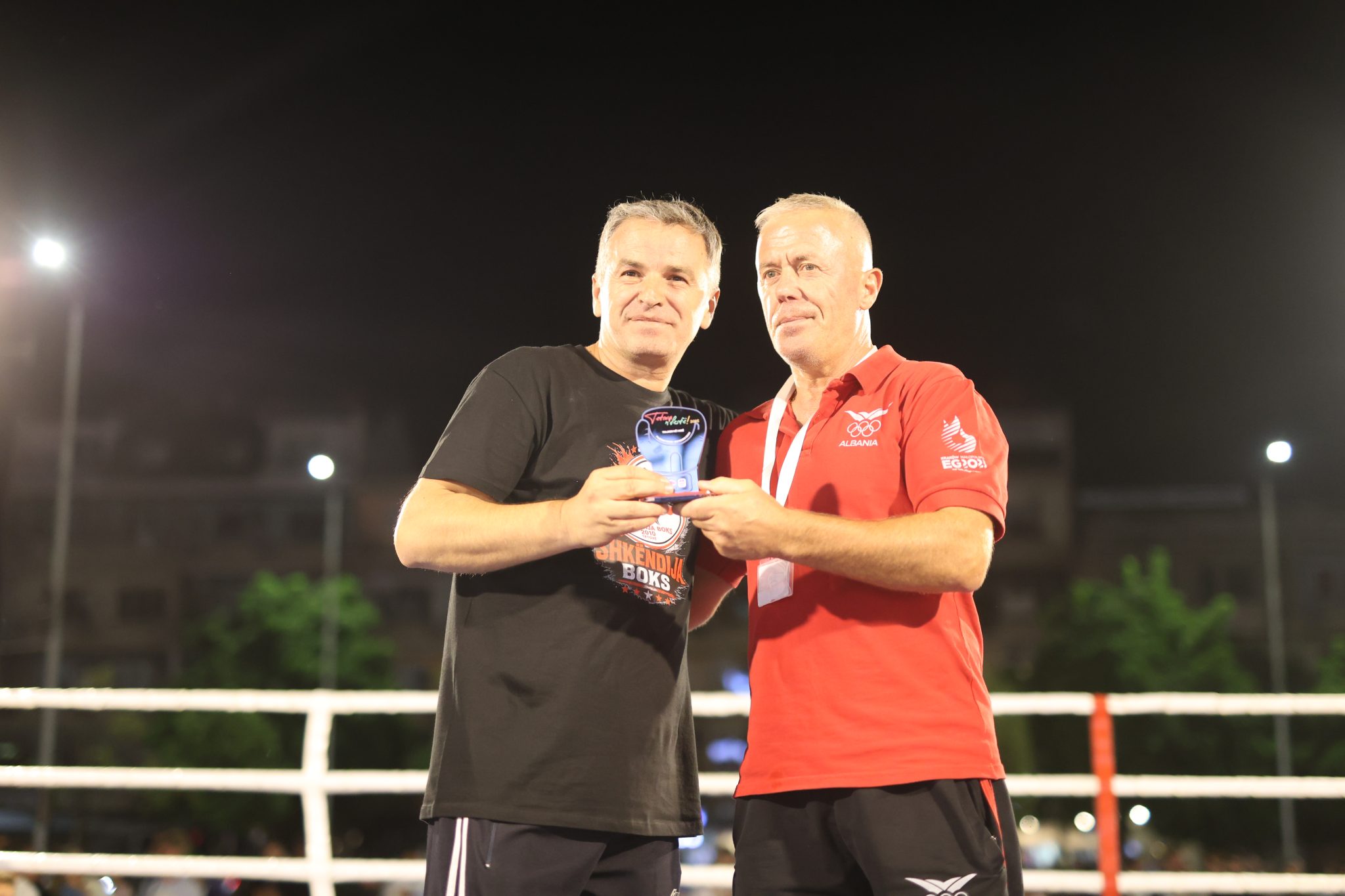 SHKËNDIJA BOX solli spektaklin e boksit në Tetovë : Turneu Ndërkombëtar “Tetova n’Festë” solli duele të forta dhe shpalli kampionët e mbrëmjes